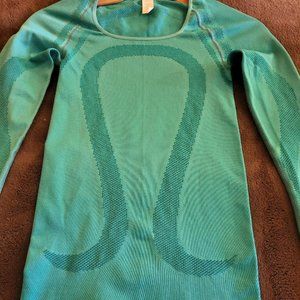 Lululemon Athletica Long Sleeve Tee in Teal Color - Size Small